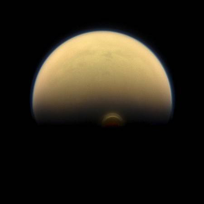 Formation nuageuse se développant sur Titan