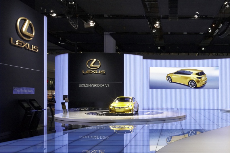 La construction du stand Lexus au salon de Genève 2010 ! 39657110.jpg